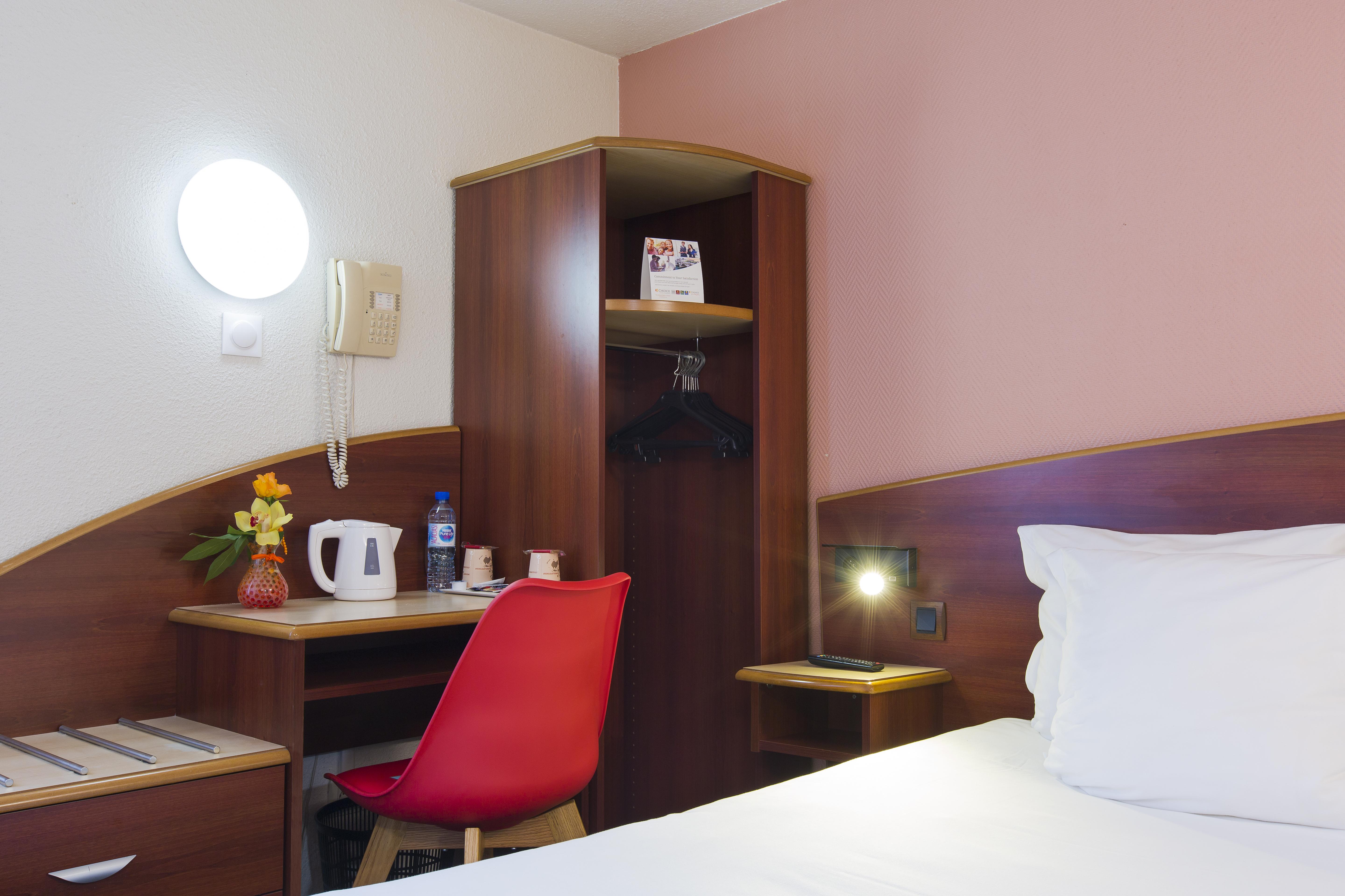 Comfort Hotel Étampes Εξωτερικό φωτογραφία