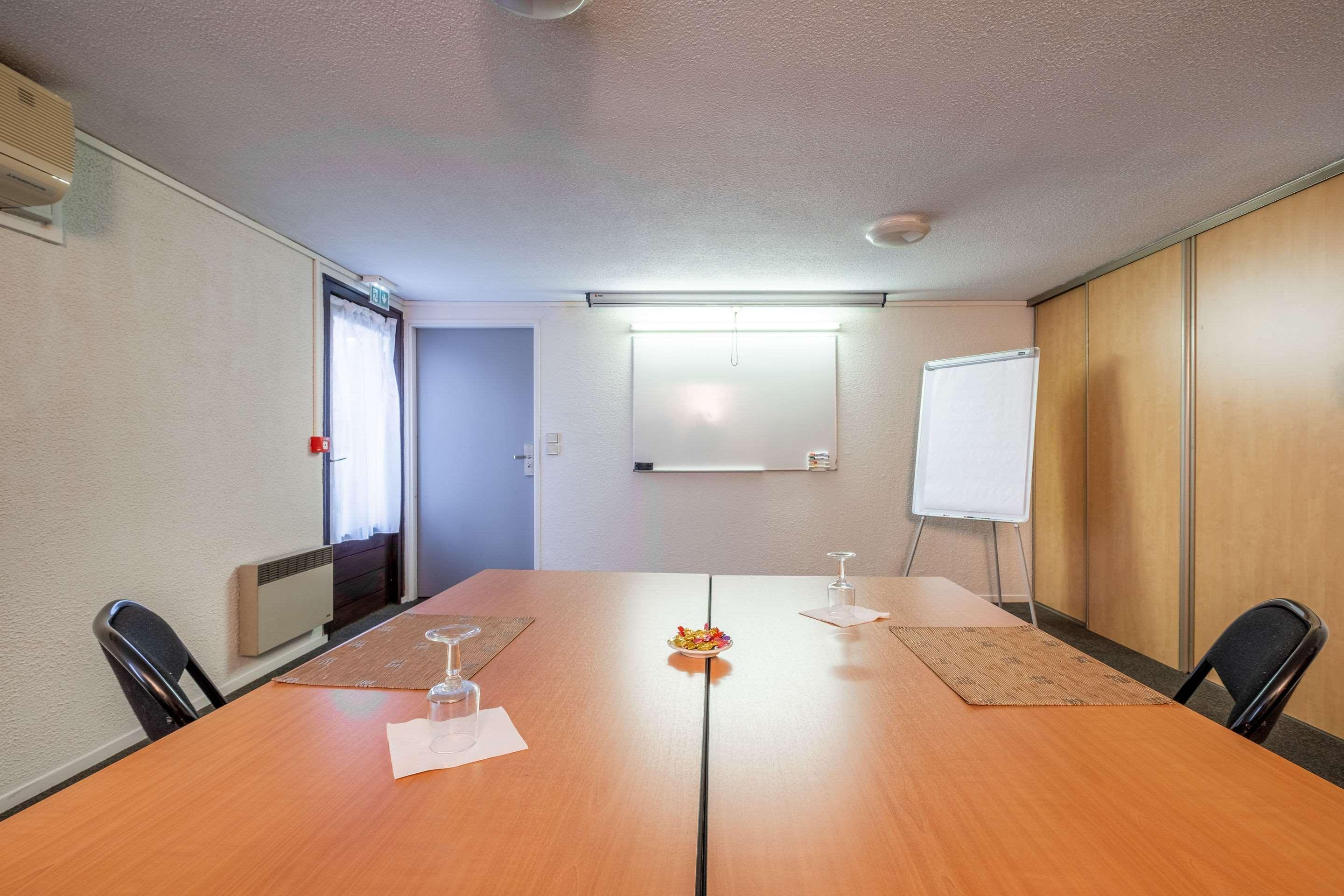 Comfort Hotel Étampes Εξωτερικό φωτογραφία