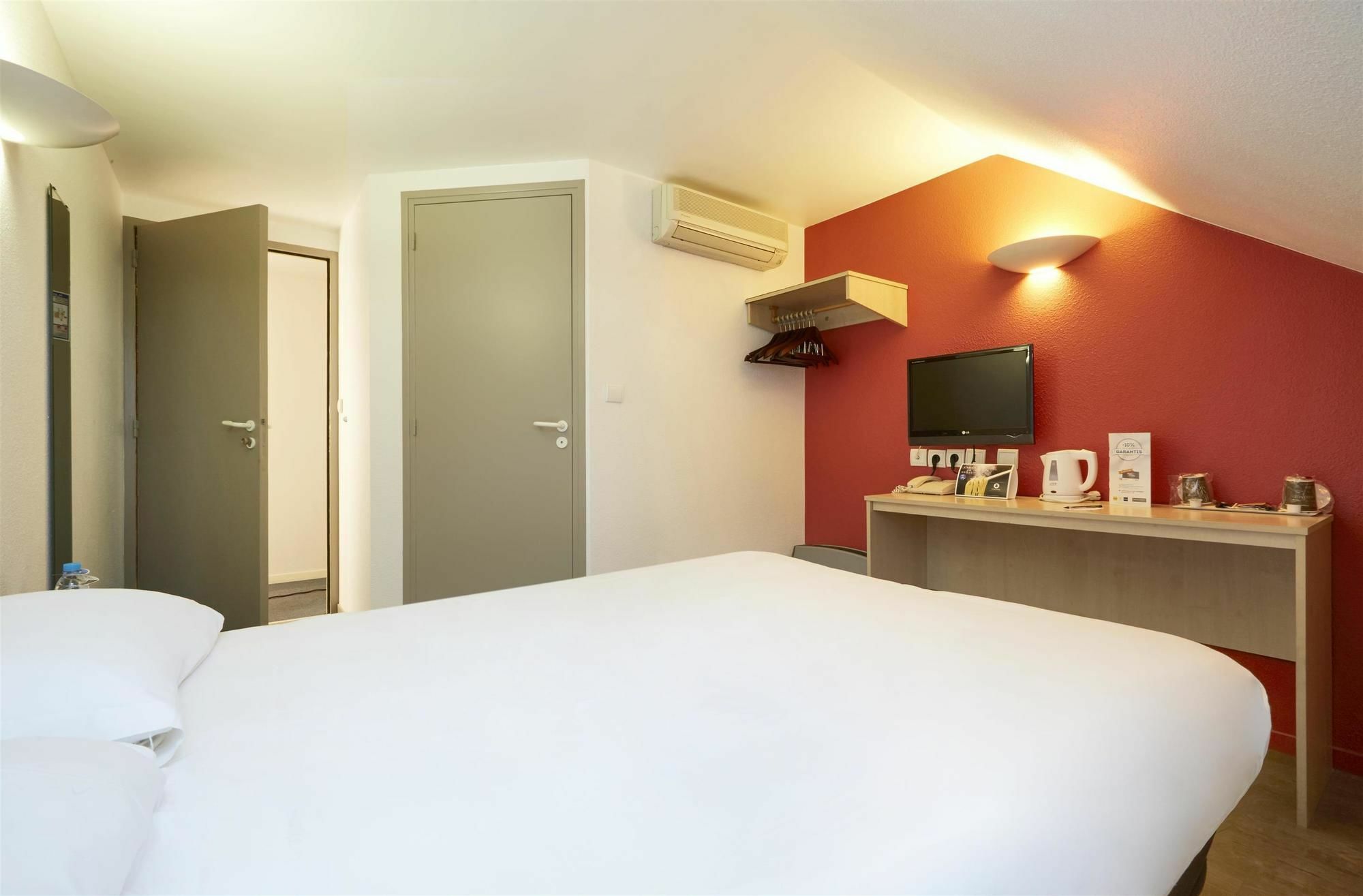 Comfort Hotel Étampes Εξωτερικό φωτογραφία